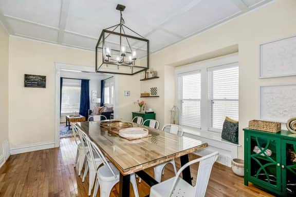 BEH · Spacious 4BR Near Plaza & Westport | Ideal for Groups & Gatherings - Image 3