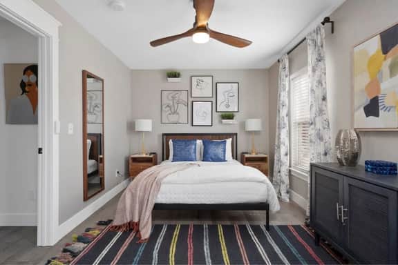 Hunter House · Modern Escape: 5BR/2.5BA Near St. Louis Must-Sees - Image 4