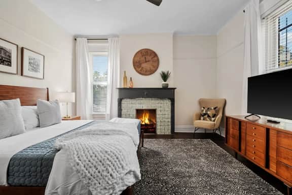 Luxury Living: Grand 7BR/5BA near Everything - Image 4
