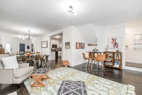 Sewille House · 5BR/5BA · Private Bath Every Room, Hyde Park KC | Sleeps 16 - Image 2