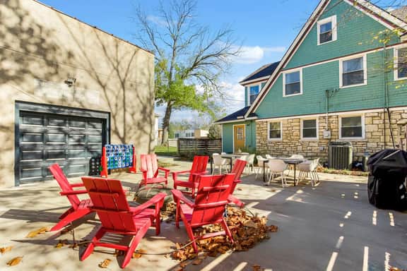Ten6Teen · Grand Mansion: 6BR, 5.5BA Near Top KC Attractions - Image 5