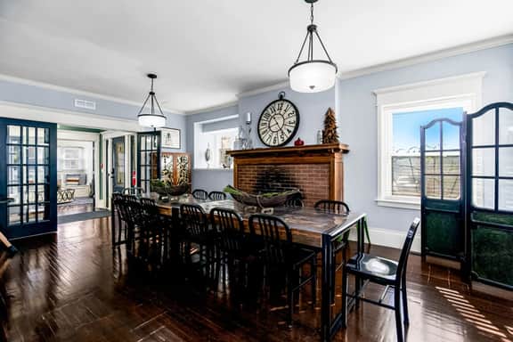Ten6Teen · Grand Mansion: 6BR, 5.5BA Near Top KC Attractions - Image 3