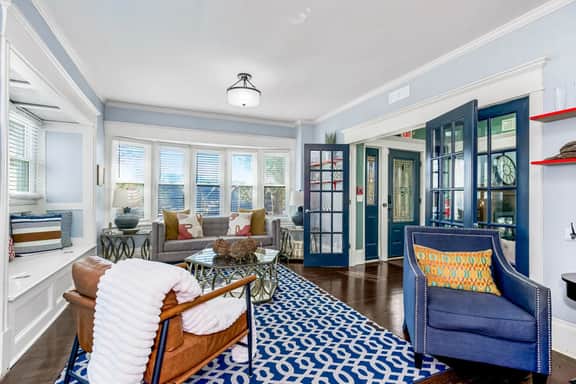 Ten6Teen · Grand Mansion: 6BR, 5.5BA Near Top KC Attractions - Image 2