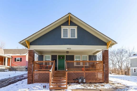 Forest Avenue Flat (1st Floor Apt) · 2BR | 2 Private Baths | Extended Stays - Image 1