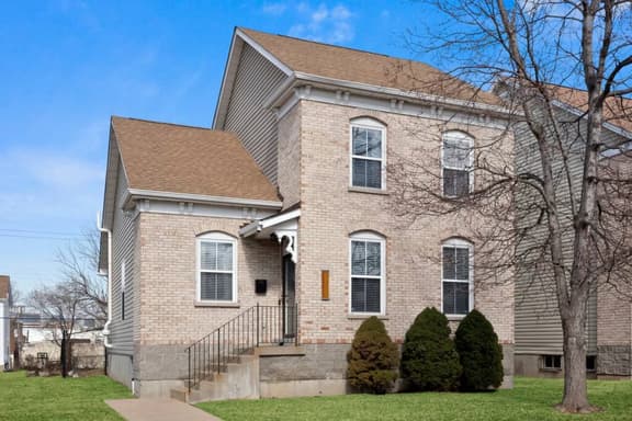 Hunter House · Modern Escape: 5BR/2.5BA Near St. Louis Must-Sees - Image 1