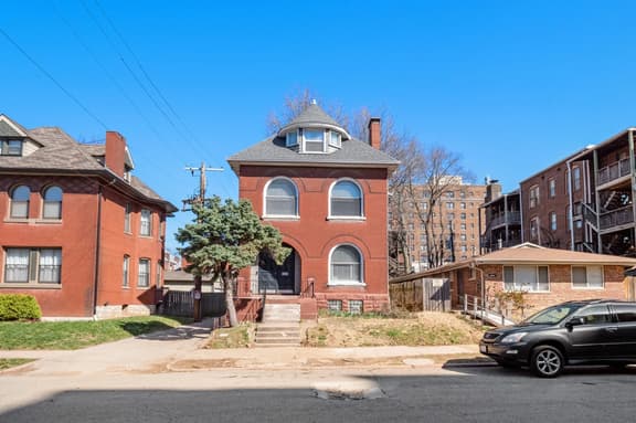 The Chase off Grand: Historic Shaw Home • Sleeps 14 • Near Zoo & Arch - Image 1